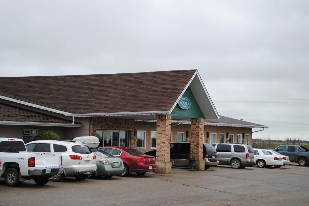 Moosomin Country Squire Inn Exterior photo